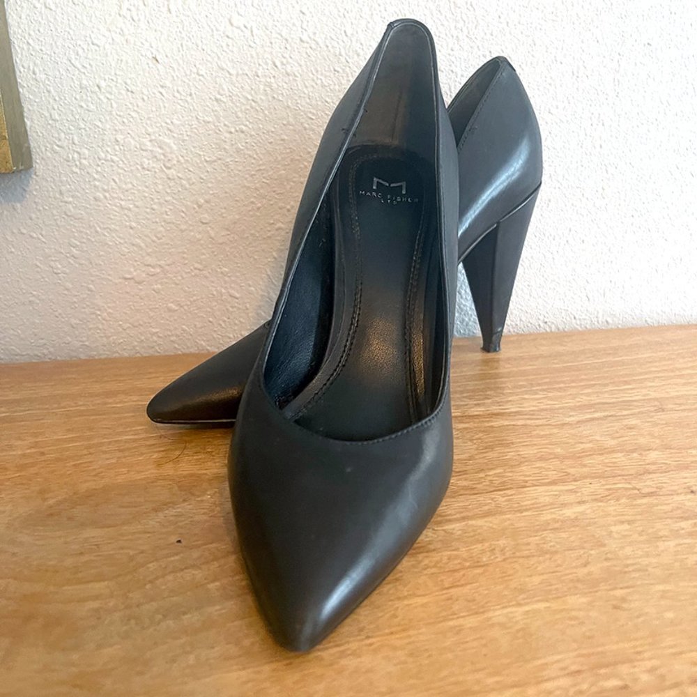 Marc Fisher Black Pointed Toe Classic Pump 7.5